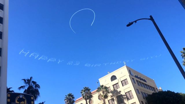 Лос Анжелес -- поздравление в небе смотреть онлайн