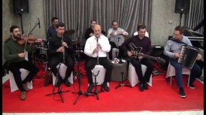 Elman (gitara) Hakim(klarnet) Enver(qarmon) Ramin(skripka) Radim(klarnet) Senetkarlarin super ifasi