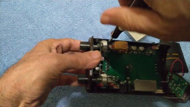 Регулировка громкости в AR944M в динамике и наушниках. смотреть онлайн