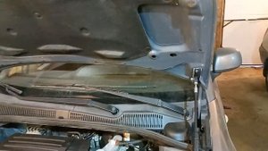Упор капота Suzuki SX4