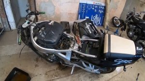 I did a ROOKIE mistake filling this Honda CBR 900 RR radiator !