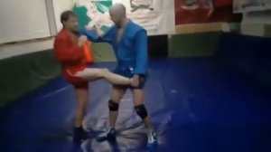 Болевой приём из стойки на руку ( висячка)
