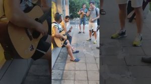 ПРАНКИ С ГИТАРОЙ НА УЛИЦЕ. #гитара#кавер#музыка