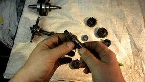 Установка ограничителя между подшипником ведущей звезды и шестерней второй скорости