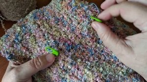 Теплая шляпка клош из фасонной пряжи крючком