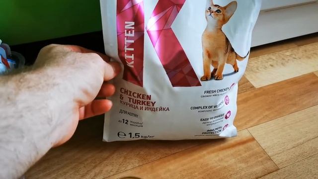 Чем кормить котенка. Еда для котят. Мясо, филе грудки для котенка. Британская шиншилла.