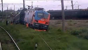 Испытательный поезд сошел с рельс