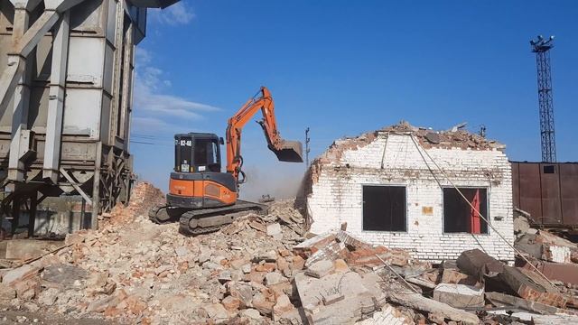 Мини экскаватор на демонтаже!!!