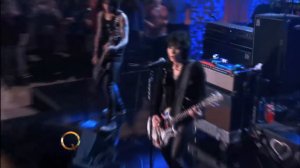 Joan Jett Performs "I Hate Myself for Loving You"