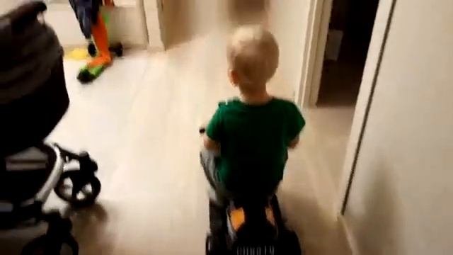 Дети и техника Электромотоцикл