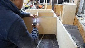 Стеллаж из фанеры для хранения вещей и мелочей