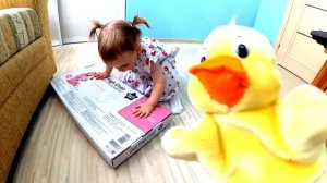 КУКЛЫ ПУПСИКИ Играем и кормим Лялю вместе с Кряком