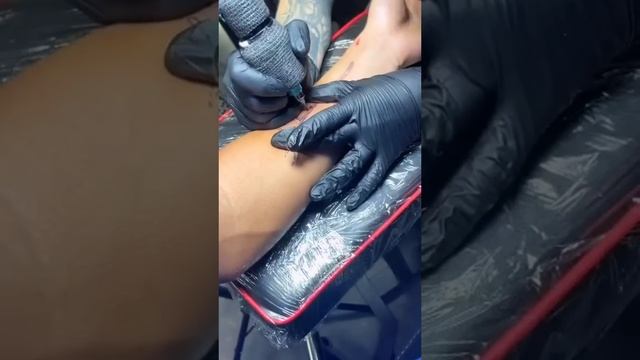 Messi signed his arm, so he had to get it tattooed ?️