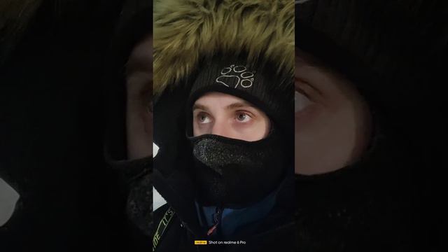 с праздником⛪всех🎇сочельником ⛪ такой жуткий мороз🥶❄️ у нас  сходили🤗в церковь⛪✝️набрали Светой вод