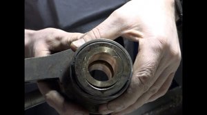 Когда прослабил бронзовую втулку