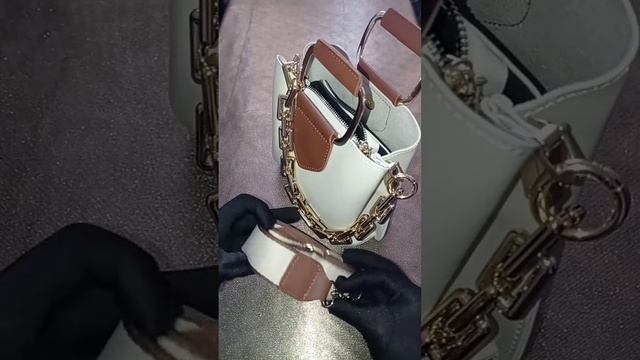 Модная сумка 2022 - белая сумочка с цепью. смотреть онлайн