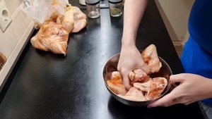 Заготовки из курицы в морозилку Экономим время!/ Секрет вкусных куриных крыльев/ Как он меня терпит