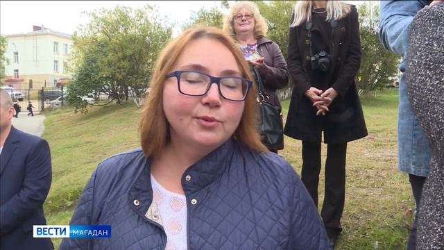 Школьные линейки и классные часы были только у выпускников и первоклассников смотреть онлайн