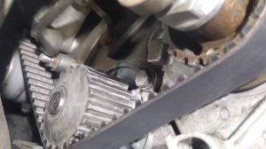 Выставляем по заводским меткам ГРМ,замотало под ГРМ приводной ремень