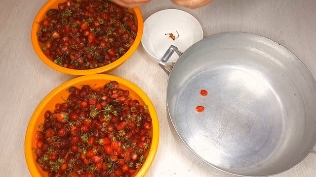 Варенье из КЛУБНИКИ. Ягода к ягодке, сироп красивый, прозрачный.