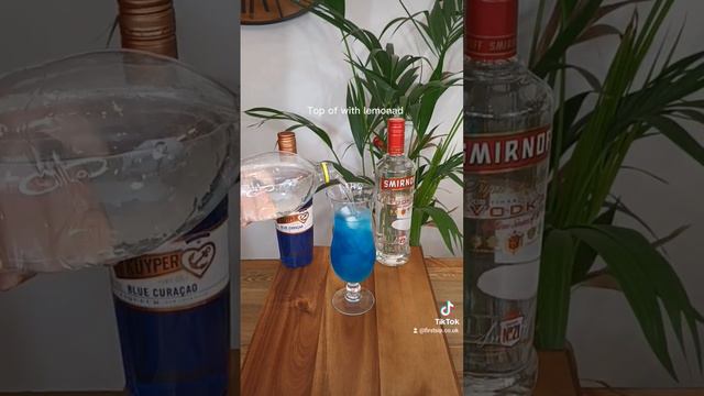 Blue Lagoon Cocktail #bluelagoon #cocktail #cocktaildrinks #drink #howtomake #mocktail #uk #howto #