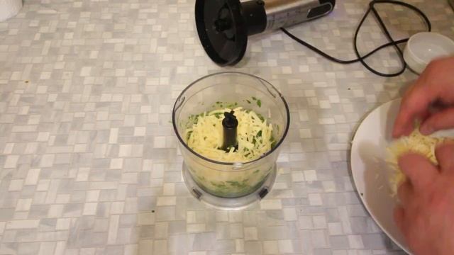 Стейки кеты, запеченные под соусом песто и сыром