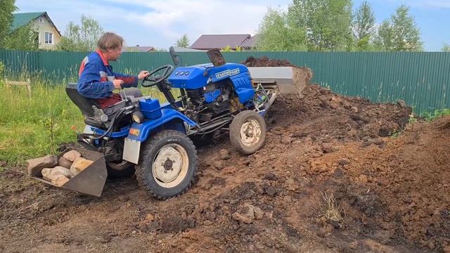 Самодельный погрузчик с большим ковшом на базе трактора Русич Т12, Чувашпиллер смотреть онлайн