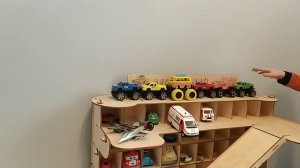 Падение машин с парковки в замедленной съёмке