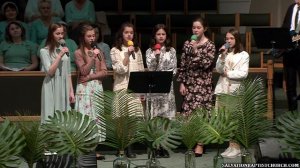 Пение «Твой выбор…» — Группа подростков.