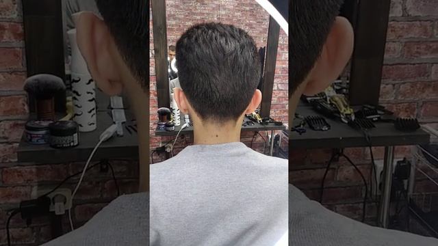 МУЖСКАЯ СТРИЖКА И УКЛАДКА ПОМПАДУР (POMPADOUR) #barbershop #shorts #hair #123