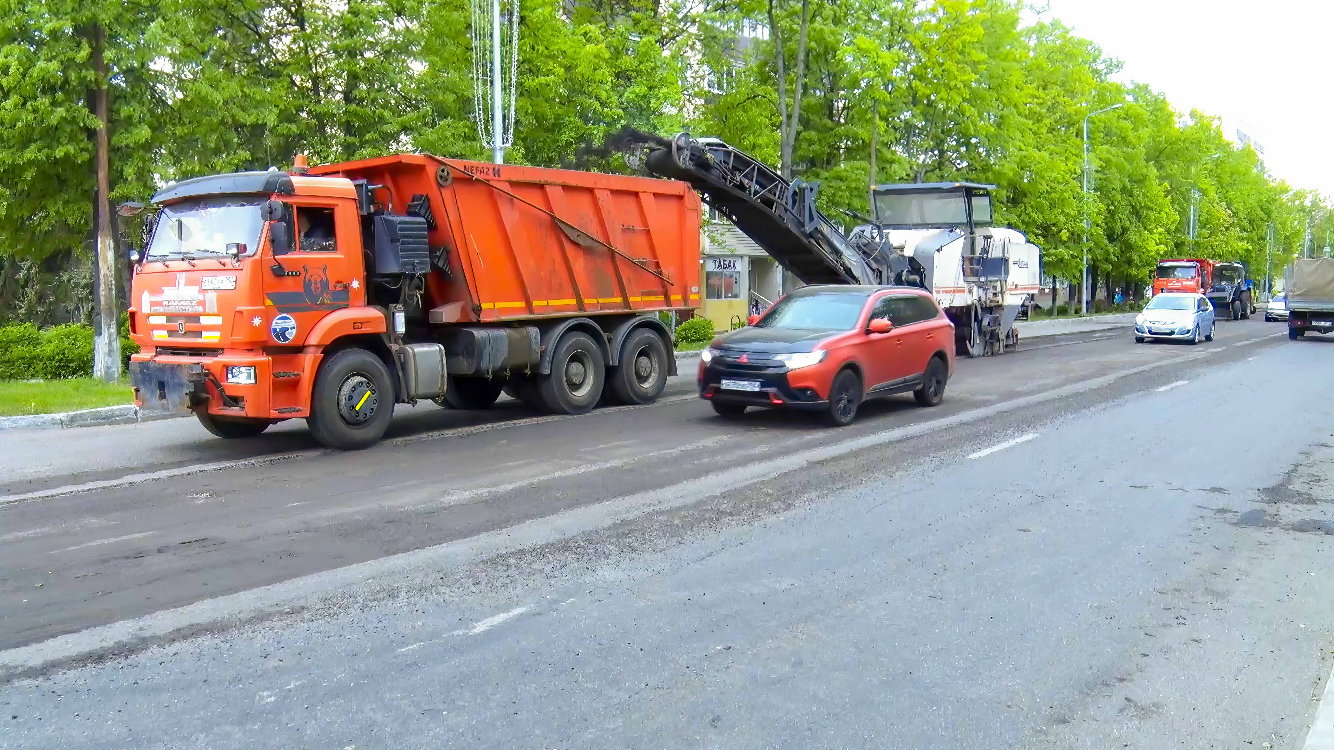 Дороги без ям. На улице Менделеева начался ремонт дорожного полотна