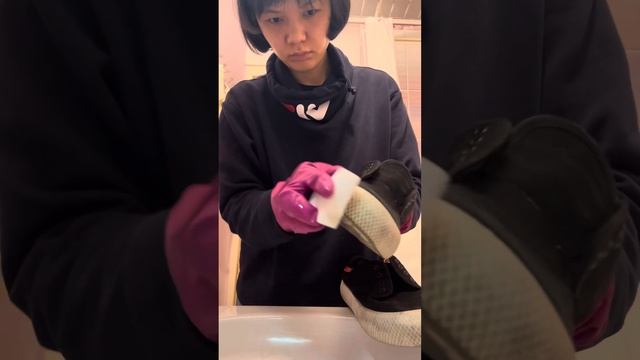 Как очистить белую подошву от загрязнений? смотреть онлайн