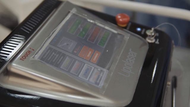 Lipopapada Laser en Luis Cardona Medicina Estética. смотреть онлайн