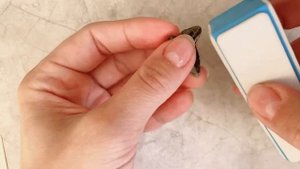 Как залить листья растения эпоксидной смолой | Resin leaf jewelry - Resin Jewelry Tutorial