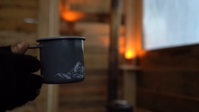Winter Camp in a Wooden Cabin / Alone with my Dog in ter Off Grid Pallet Wood Cabin смотреть онлайн