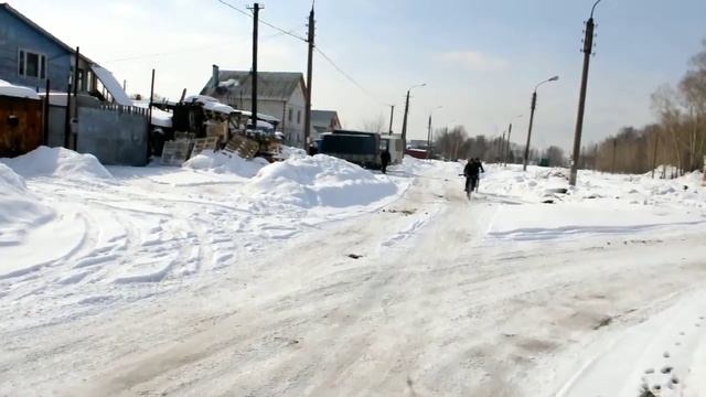20.03.2010 Велогруппа проезжает по дороге в Сормово
