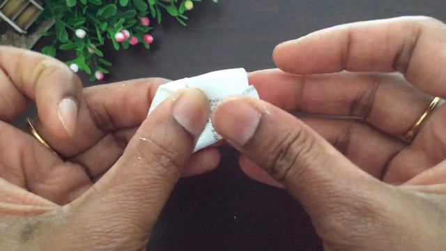 Do it yourself Ribbon flower hair tie! Ribbon flower tutorial! How to make a ribbon flower! смотреть онлайн