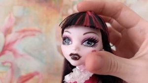 Кукла без шарниров ? ?! Обзор на базовую Дракулауру ~ ?❤