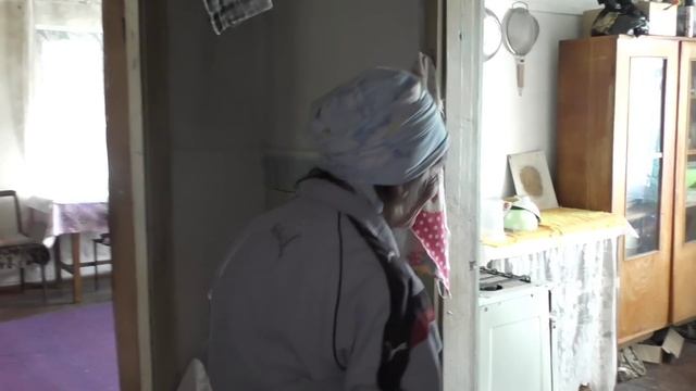 Нас три семьи в заброшенном селе.Живём дружно,помогаем друг другу. смотреть онлайн