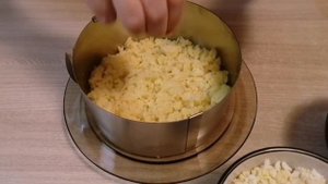 Салат ? " Мимоза" с запечённой горбушей и салатом "Айсберг".