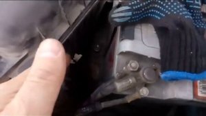 Приспособление для крепления аккумулятора