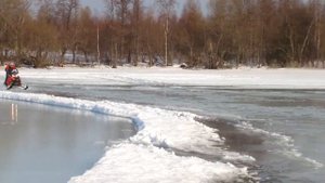 На снегоходе по воде