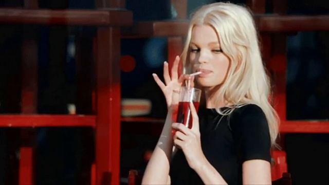 EXTRAVAGANZA by WOARE смотреть онлайн