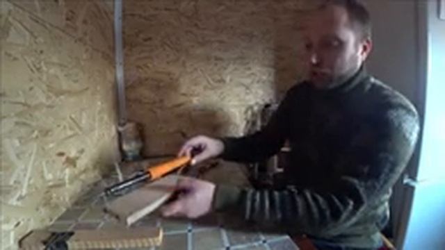 Подставка под паяльник и нехитрая приспособа для очистки паяльника при работе!!!