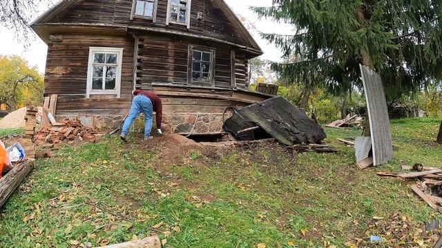 Разобрал крышу. Что бывает, когда купил заброшенный дом?!. #хочувдеревню #хутор #хуторпанаяна смотреть онлайн