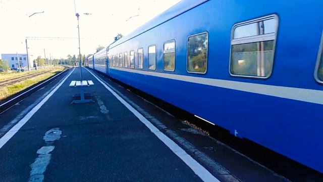 Тепловоз ТЭП70-0246 с пассажирским поездом смотреть онлайн