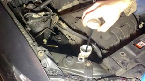 Непроливающаяся VAG крышка (воронка) горловины бачка омывателя (омывайки) в Митсубиси Аутлендер 3