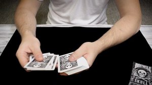 ПРОСТЕЙШИЙ Фокус с КАРТАМИ сразу для ДВУХ ЗРИТЕЛЕЙ - "Угадаю КАРТЫ" / Обучение фокусу с картами