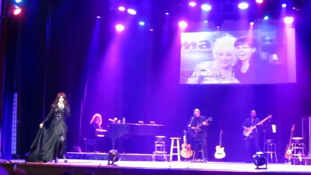 Marie Osmond Performing "Am I The Same Girl" in Marietta, OH смотреть онлайн