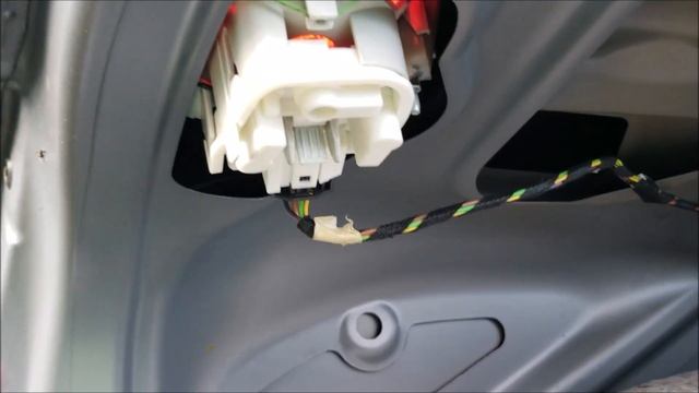 FAST - How to Change BMW 328i Trunk Tail Light Bulbs Running Lights Brake Lights e90 LCi смотреть онлайн